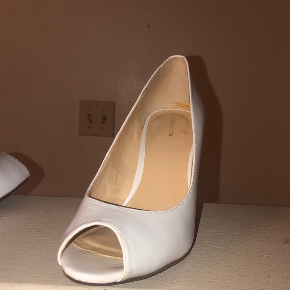 White open toe shoes - Picture 2 of 2